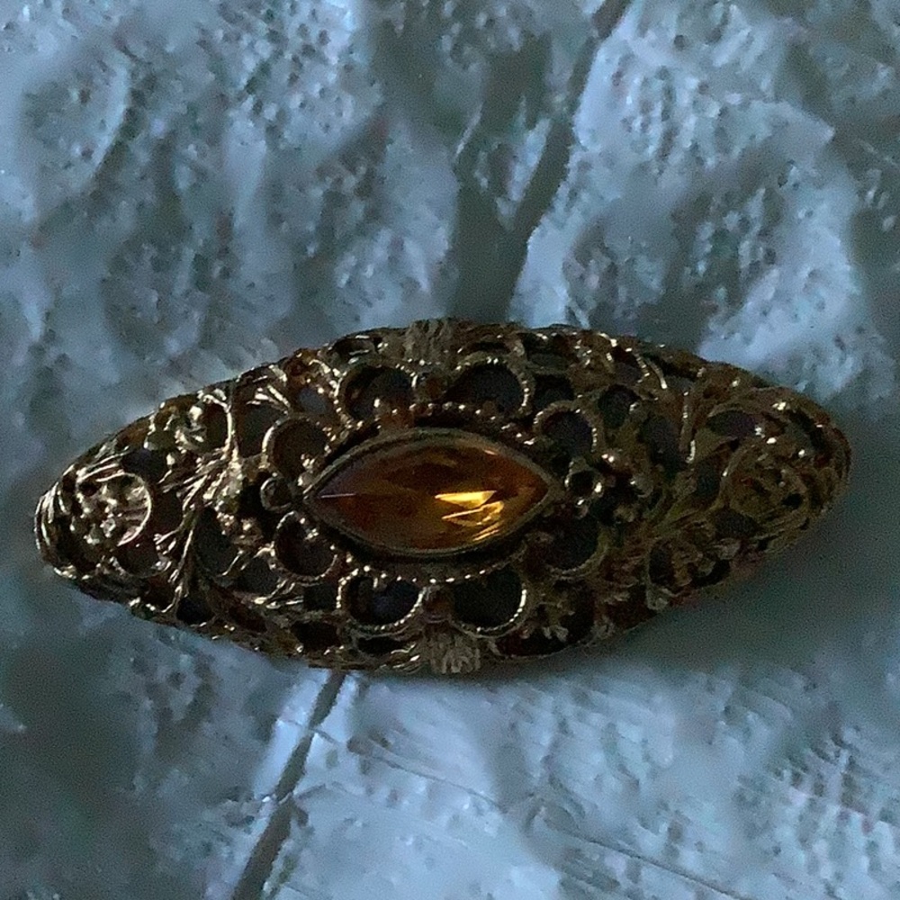 Gold brooch